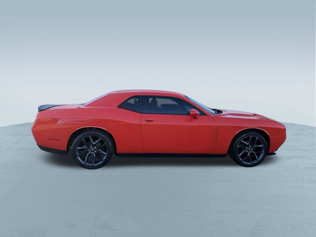 Used 2019 Dodge Challenger SXT w/ Driver Convenience Group RWD image 9
