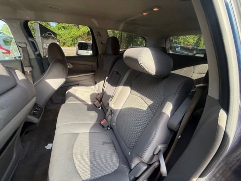 Used 2011 Chevrolet Traverse LS FWD image 13
