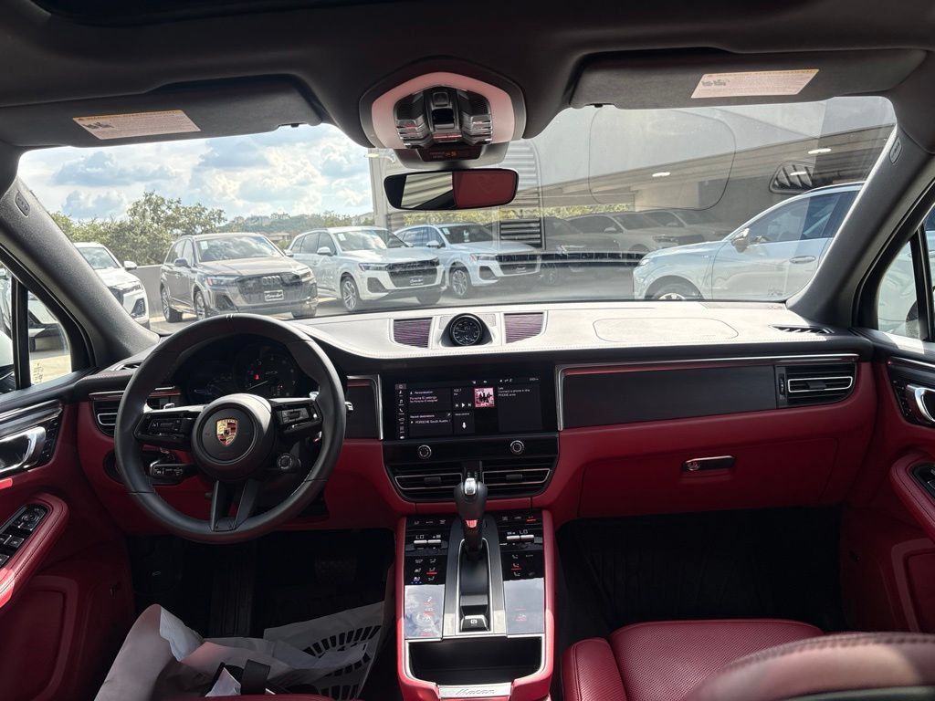 Used 2025 Porsche Macan GTS AWD/4WD image 18