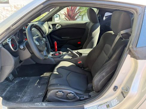 Used 2015 Nissan 370Z Coupe RWD image 23