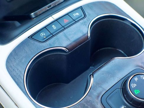 Used 2022 GMC Acadia Denali w/ Denali Ultimate Package image 27