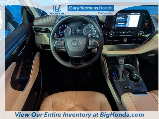 Used 2020 Toyota Highlander Limited FWD image 16