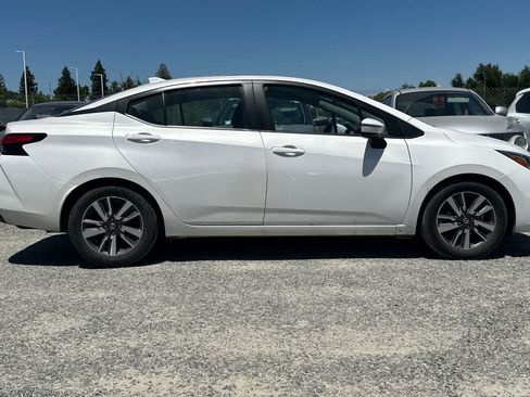 Used 2020 Nissan Versa SV FWD image 9
