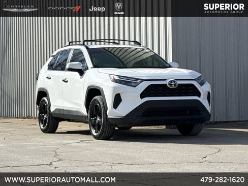 Used 2022 Toyota RAV4 XLE image 1