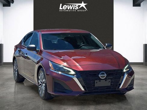 Used 2024 Nissan Altima 2.5 SV FWD image 6