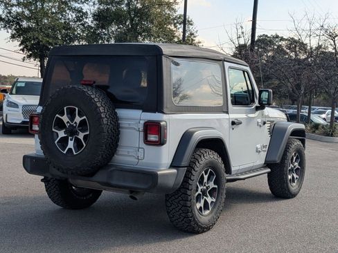 Used 2018 Jeep Wrangler Sport image 3