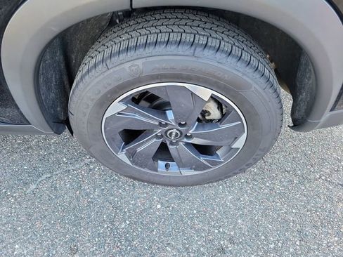 Used 2024 Nissan Rogue SV FWD image 7