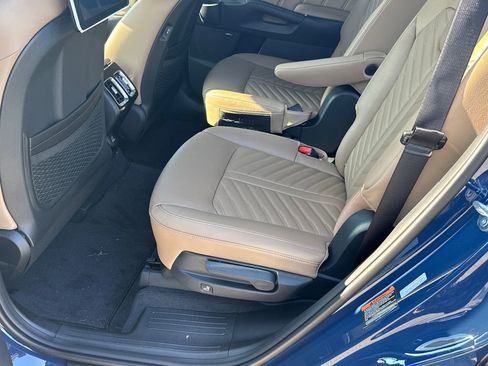 Certified 2025 Kia Sorento SX Prestige w/ Olive Brown Leather Package AWD/4WD image 20