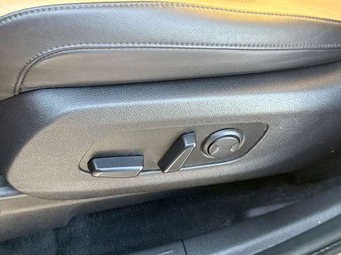 Used 2024 Kia Carnival LX FWD image 14