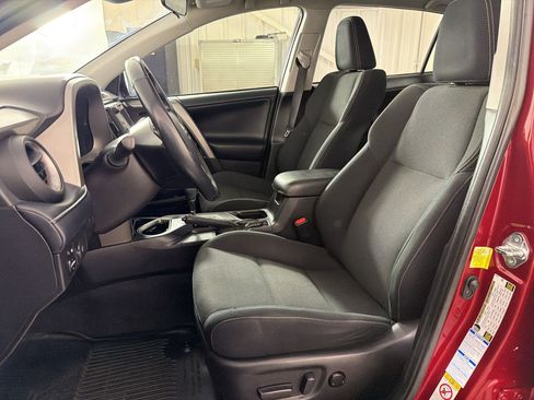 Used 2018 Toyota RAV4 XLE AWD/4WD image 5