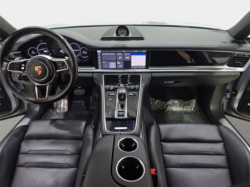 Used 2018 Porsche Panamera 4 image 10