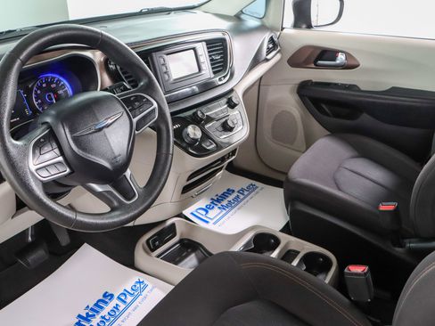 Used 2017 Chrysler Pacifica LX image 22