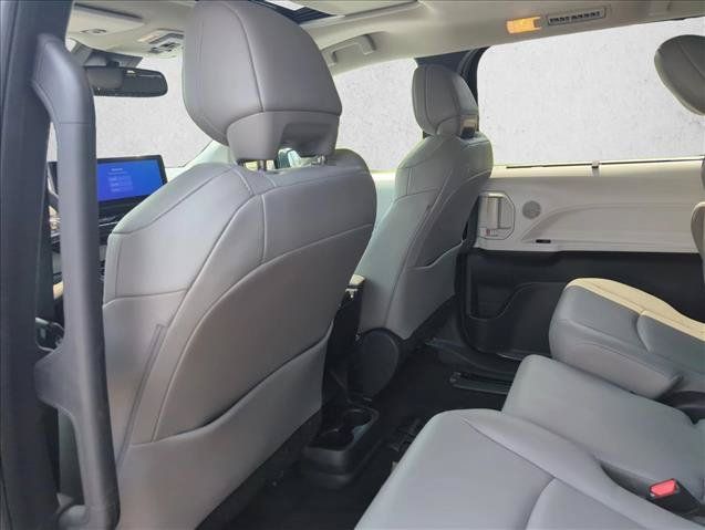 Certified 2026 Toyota Sienna XLE FWD image 23