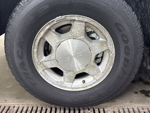 Used 2004 GMC Sierra 1500 SLE w/ Light Duty Power Package image 9