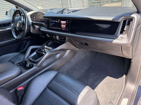 Certified 2024 Porsche Cayenne Coupe AWD/4WD image 18