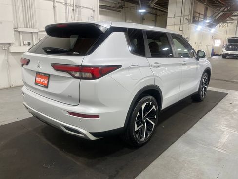 Used 2024 Mitsubishi Outlander SE image 8