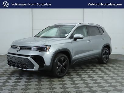 Certified 2025 Volkswagen Taos SE w/ Black Wheel Package