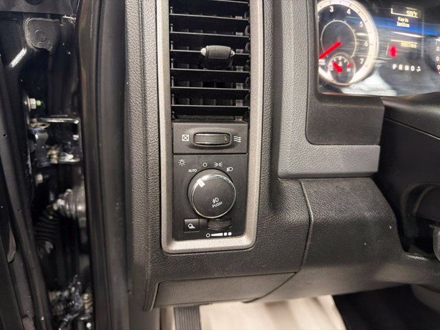 Used 2018 RAM 1500 Express w/ Black Ram 1500 Express Group AWD/4WD image 19