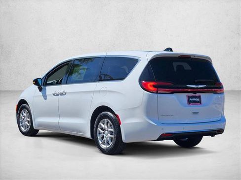 New 2026 Chrysler Pacifica Select FWD image 9