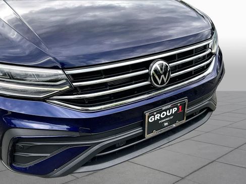 Used 2023 Volkswagen Tiguan SE w/ Panoramic Sunroof Package FWD image 30