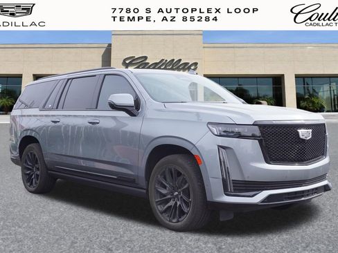 Used 2023 Cadillac Escalade ESV Sport Platinum w/ LPO, ONYX Package image 3