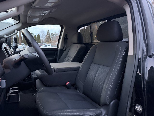 Used 2017 Nissan Titan SV AWD/4WD image 13
