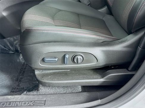 Used 2024 Chevrolet Equinox RS FWD image 19