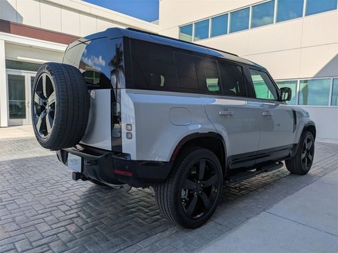 New 2026 Land Rover Defender 110 X-Dynamic SE image 4