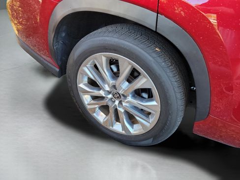 Used 2023 Toyota Highlander Limited image 28
