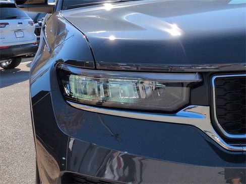 New 2025 Jeep Grand Cherokee Laredo X image 9