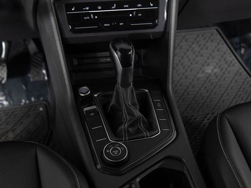 Used 2022 Volkswagen Tiguan SE image 36