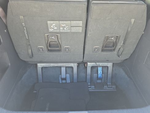 Used 2024 Kia Carnival LX FWD image 11