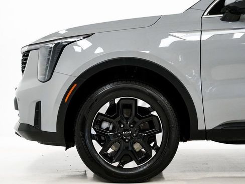 Certified 2025 Kia Sorento S image 29