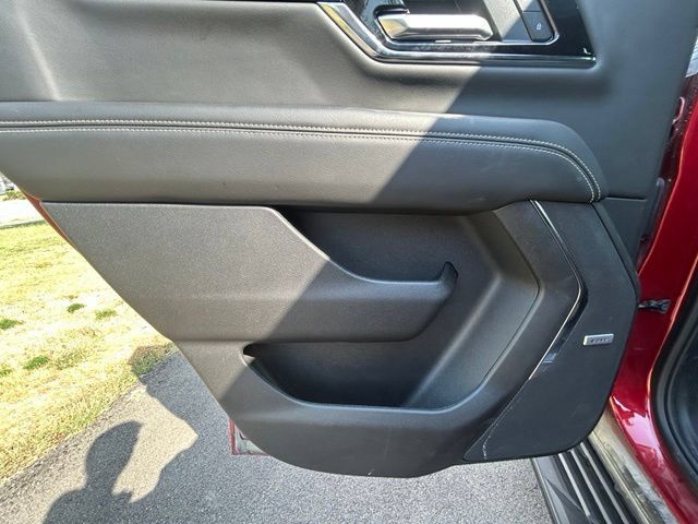 Used 2025 GMC Yukon Elevation AWD/4WD image 32