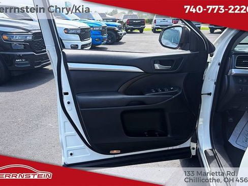 Used 2018 Toyota Highlander XLE FWD image 10