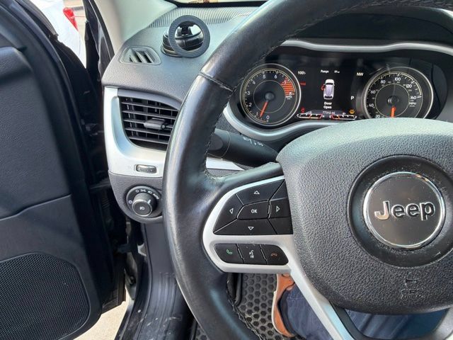 Used 2018 Jeep Cherokee Trailhawk w/ Comfort/Convenience Group AWD/4WD image 13