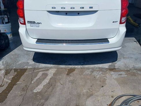 Used 2020 Dodge Grand Caravan SXT FWD image 4