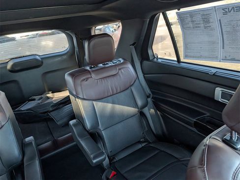 Used 2023 Ford Explorer Platinum w/ Technology Package image 13