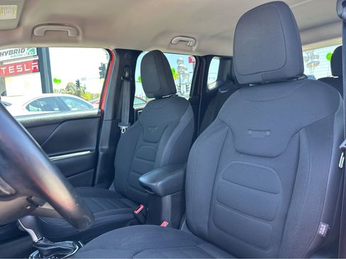 Used 2017 Jeep Renegade Altitude image 7