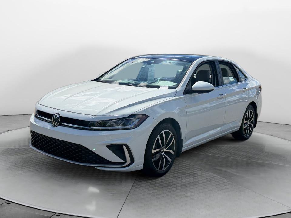 Certified 2026 Volkswagen Jetta SE FWD image 3