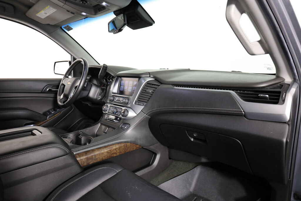 Used 2018 Chevrolet Suburban LT w/ Luxury Package RWD image 24