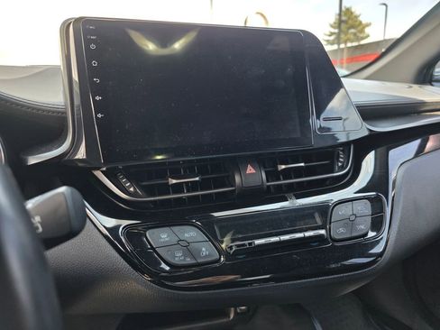 Used 2018 Toyota C-HR XLE FWD image 12