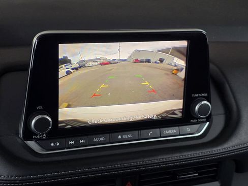 Used 2024 Nissan Rogue S FWD image 13