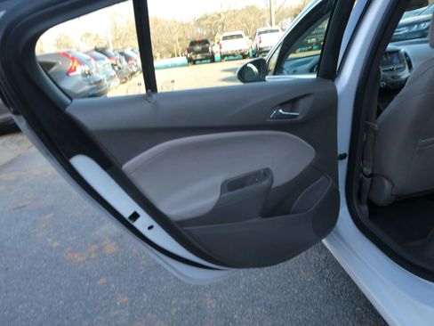 Used 2017 Chevrolet Cruze Premier image 27