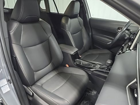 Used 2022 Toyota Corolla Cross XLE image 15