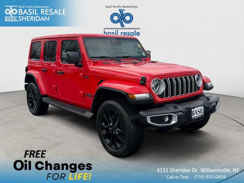 Used 2025 Jeep Wrangler Unlimited Sahara AWD/4WD image 1