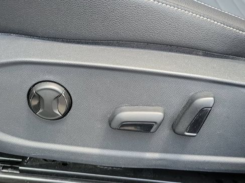 Used 2025 Volkswagen Jetta SE FWD image 29