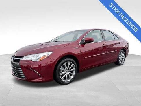 Used 2017 Toyota Camry XLE image 3