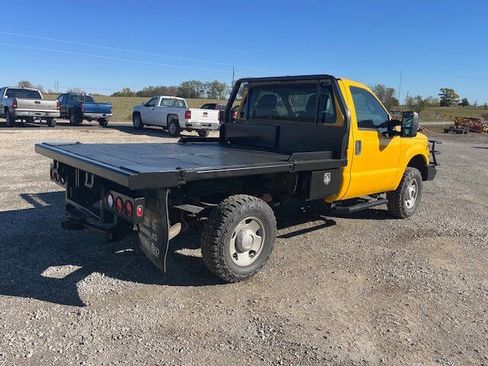 Used 2013 Ford F250 XL w/ Camper Pkg image 5