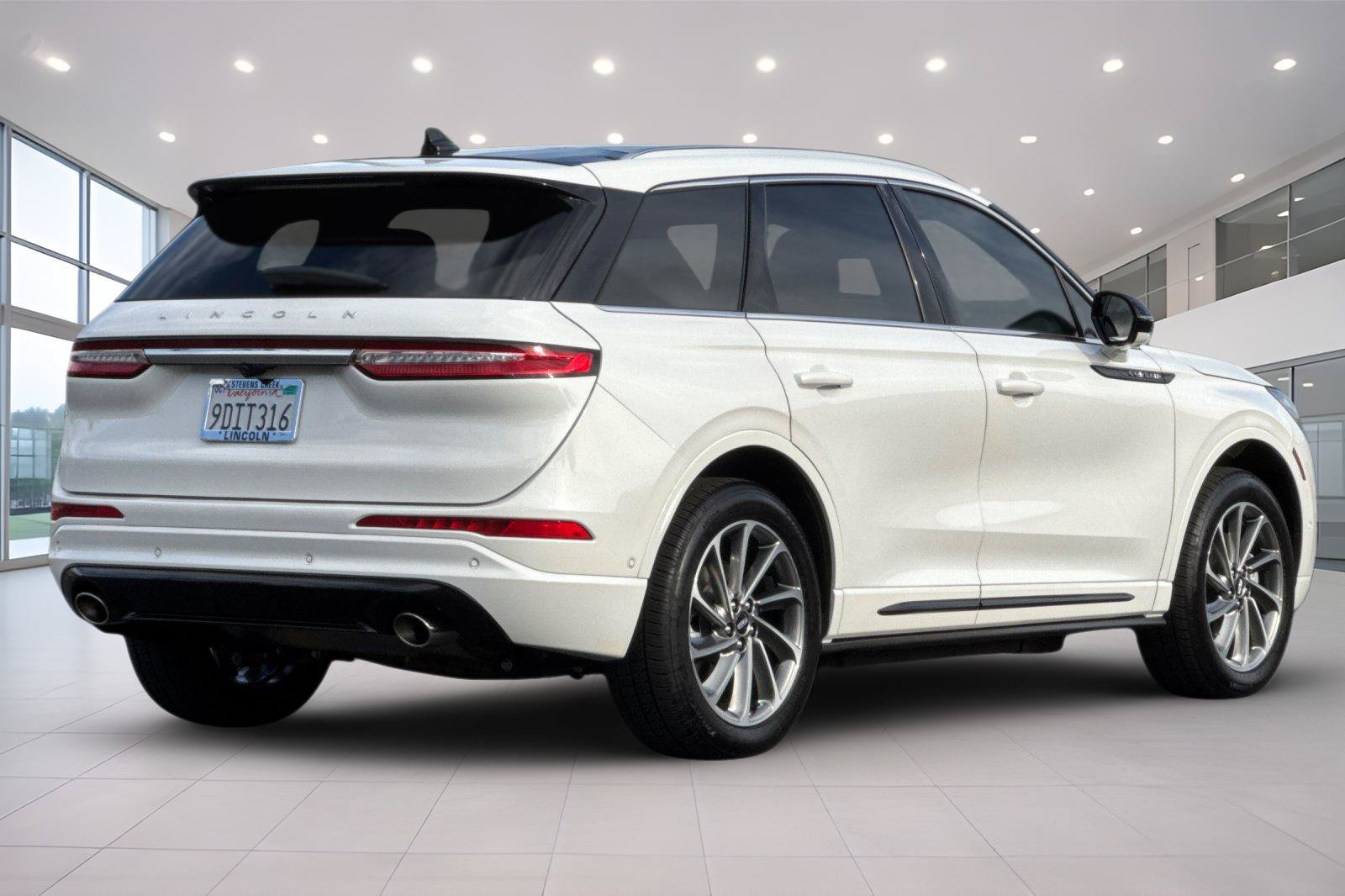 Used 2022 Lincoln Corsair Grand Touring AWD/4WD image 4